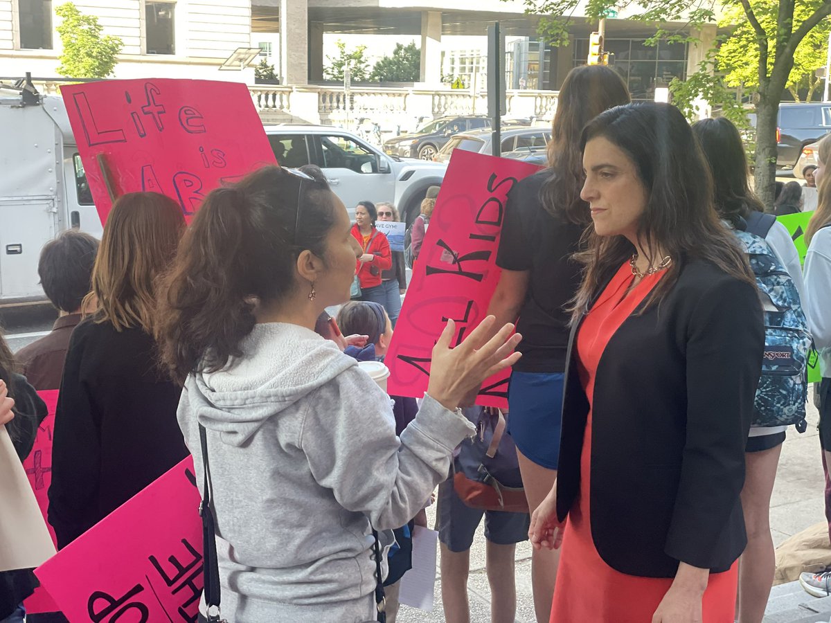 RebeccaRhynhart's tweet photo. Proud to stand with the parents and students of Masterman this morning.
As the mother of a 7th grader in public school, I know how important Arts, Music, Gym, Health and Language Arts are for our students โ and will always push to ensure every child has access to them. https://t.co/OupjAG7xH8