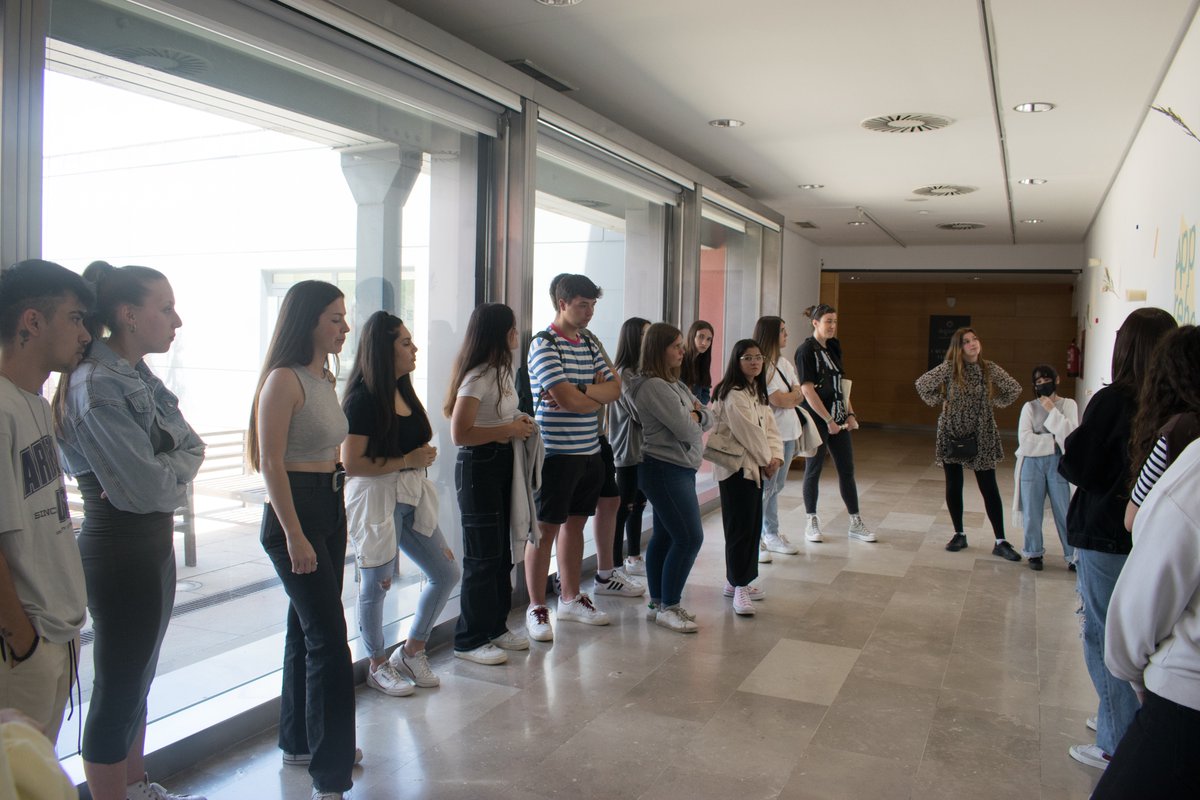 miradasinfan03's tweet photo. #Apprehendere. Hemos podido compartir nuestra experiencia con alumnas de EI del @cifpavila acompañadas entre otros de Fidel y Elena, personas muy importantes para el desarrollo de este proyecto. Gracias por la visita al @DomusArtium2002
@iesfrojas @JuanviSanchez https://t.co/WEyqy9BCtl