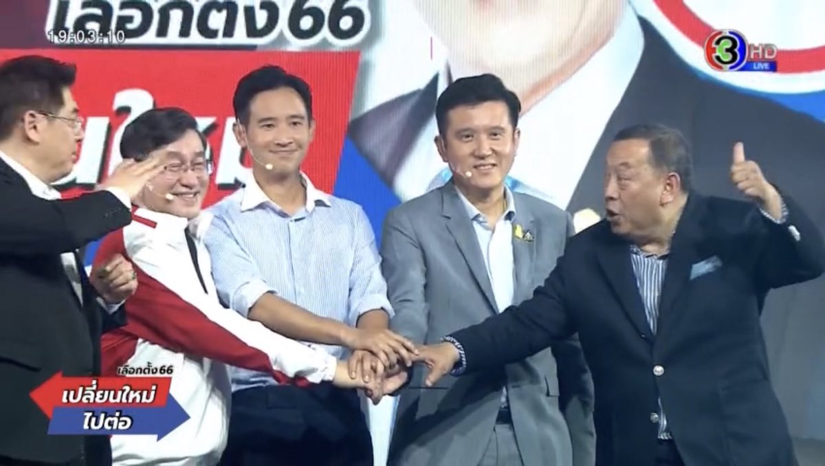 trey_yw's tweet photo. มาเหนือเลยครับบบ มืออยู่บนสุดไม่ใช่แค่ข้างใดข้างหนึ่ง แต่มันคือทั้ง2ข้าง
#ก้าวไกลทั้งแผ่นดิน
#พิธา 🧡
#เลือกตั้ง66 
#เปลี่ยนใหม่หรือไปต่อ https://t.co/YZVyNzEK5J
