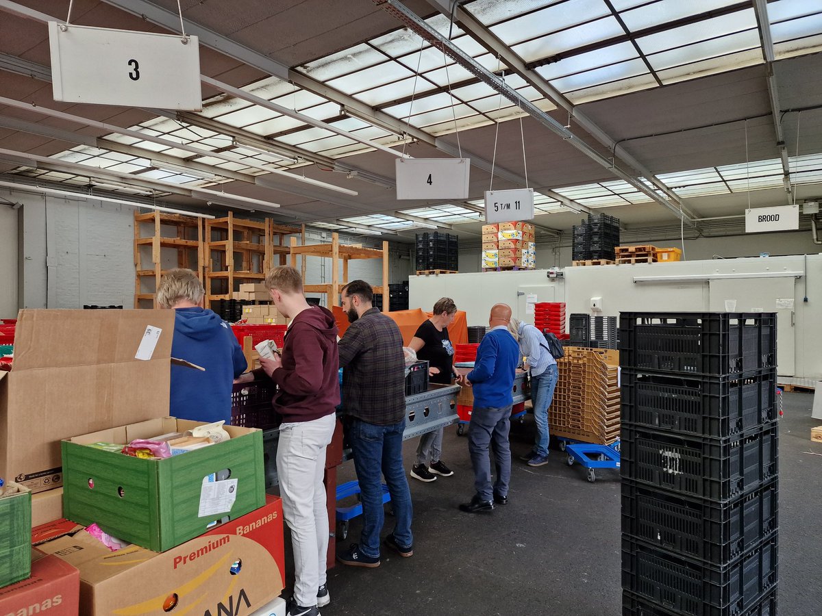 CemalD3's tweet photo. Er is veel aan de hand in Nederland waarover wordt gesproken.
Helaas blijft het vaak bij praten. 
En dan zijn er nog ook de Enschedese Toppers die niet praten maar aanpakken. 
Gisteren hadden de Kartrekkers ook nog eens hun jongste lid Veerle verwelkomd en wat een opbrengst weer! https://t.co/zt5lld7CAH