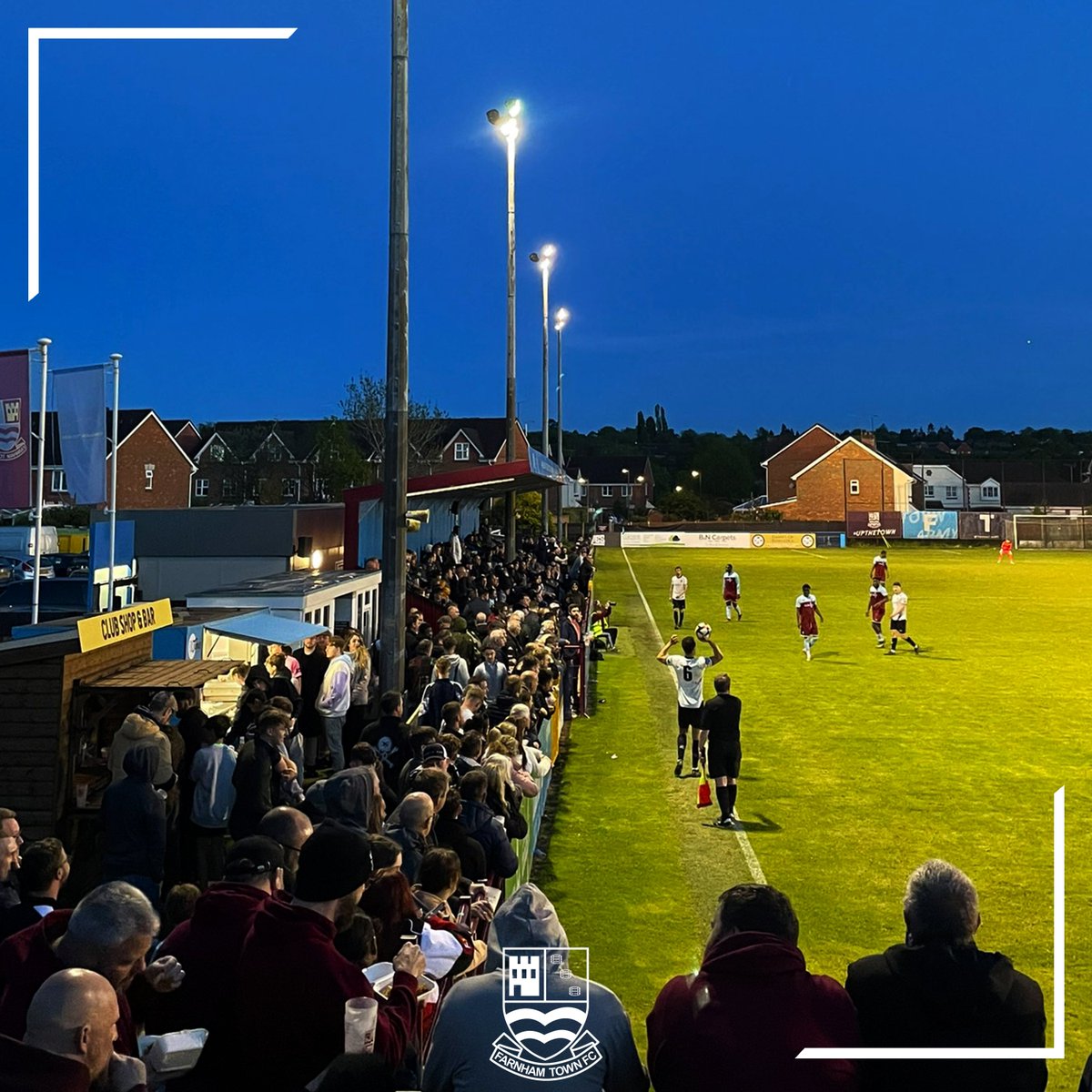 FarnhamTownFC's tweet photo. 📊 Some stats from last night

🏟️ 1,143 attendance
💻 7,650 views on YouTube
🏔️ 1,429 peak concurrents during extra-time

📈 2,572 people were watching extra-time live either in the ground or online as Farnham won the SCC Final! 

Incredible numbers for a 9th Tier game. 🤯 https://t.co/GHNUlWBXag