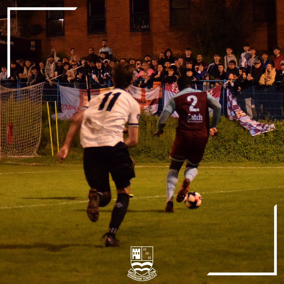 📊 Some stats from last night

🏟️ 1,143 attendance
💻 7,650 views on YouTube
🏔️ 1,429 peak concurrents during extra-time

📈 2,572 people were watching extra-time live either in the ground or online as Farnham won the SCC Final! 

Incredible numbers for a 9th Tier game. 🤯