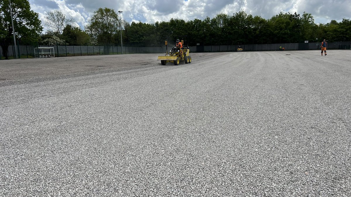 DFearnclssports's tweet image. @CLSsport &amp;amp; @PropitchL undertaking the regrading of an existing dynamic pitch @Kempston_Rovers using the @CLSSelfdrive dual grade #Lasergrader getting the pitch base back into the required tolerance 
#dynamicbase #3Gpitch #communityuse