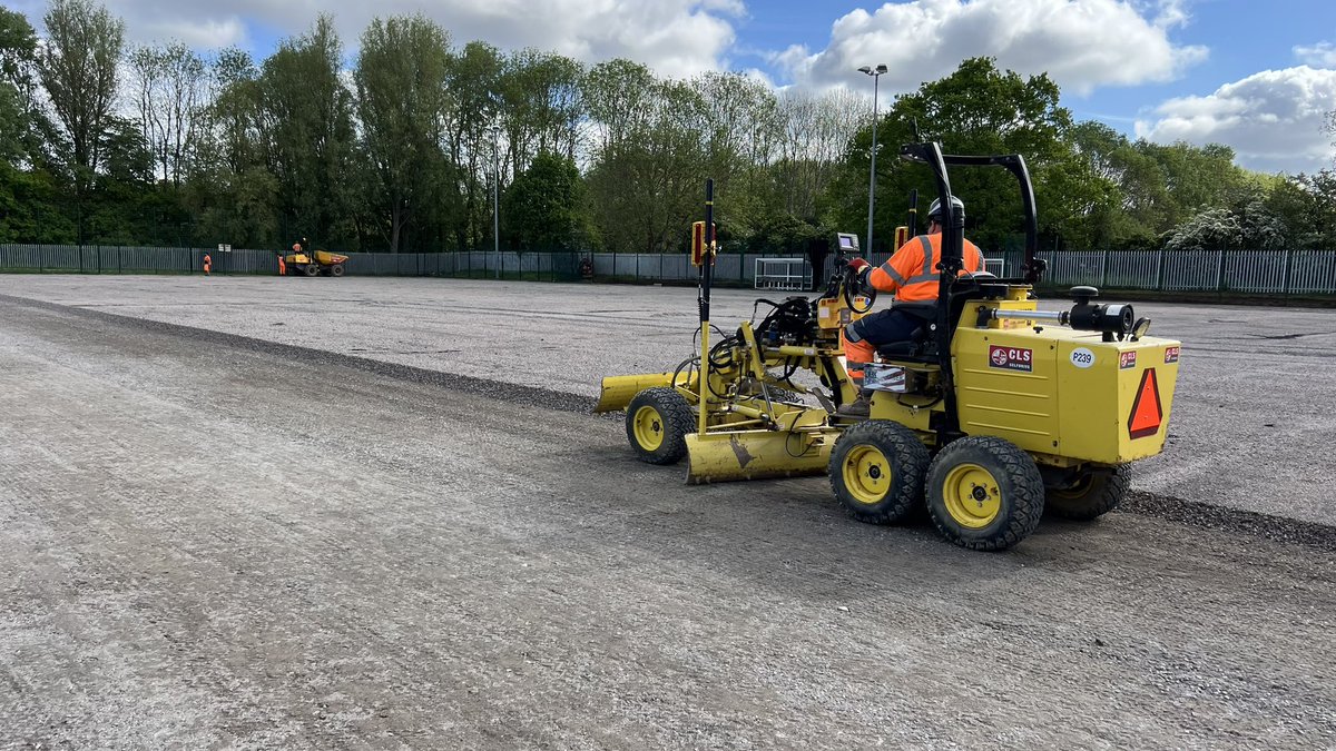 DFearnclssports's tweet image. @CLSsport &amp;amp; @PropitchL undertaking the regrading of an existing dynamic pitch @Kempston_Rovers using the @CLSSelfdrive dual grade #Lasergrader getting the pitch base back into the required tolerance 
#dynamicbase #3Gpitch #communityuse