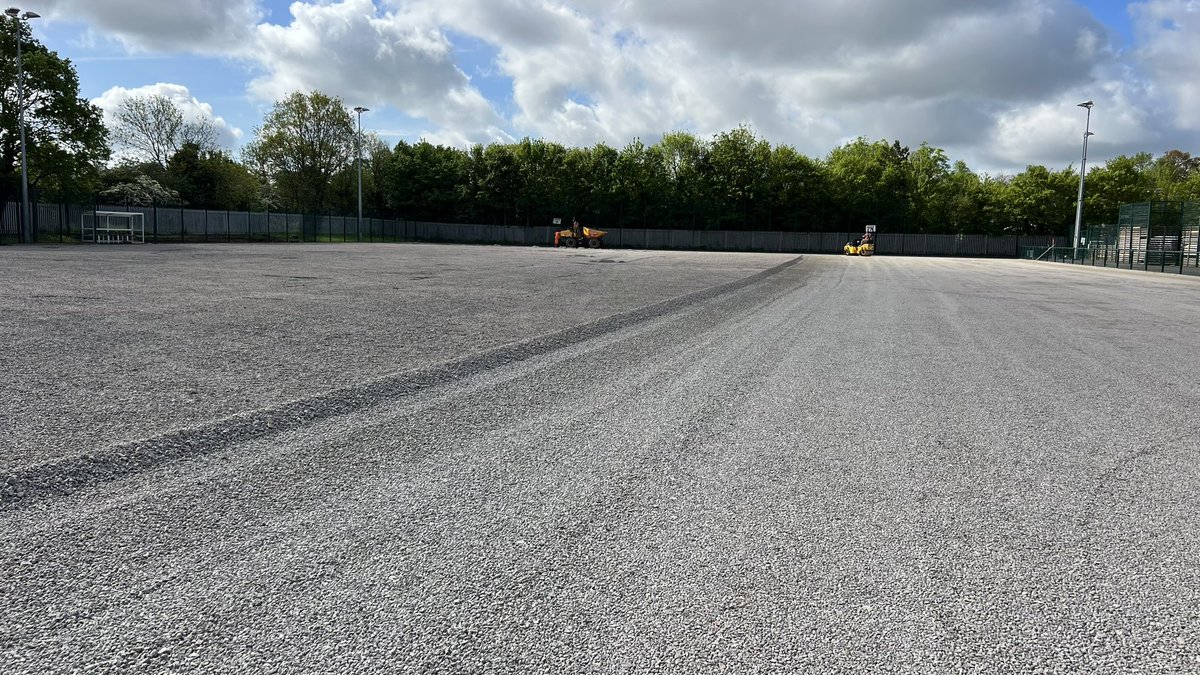 DFearnclssports's tweet image. @CLSsport &amp;amp; @PropitchL undertaking the regrading of an existing dynamic pitch @Kempston_Rovers using the @CLSSelfdrive dual grade #Lasergrader getting the pitch base back into the required tolerance 
#dynamicbase #3Gpitch #communityuse