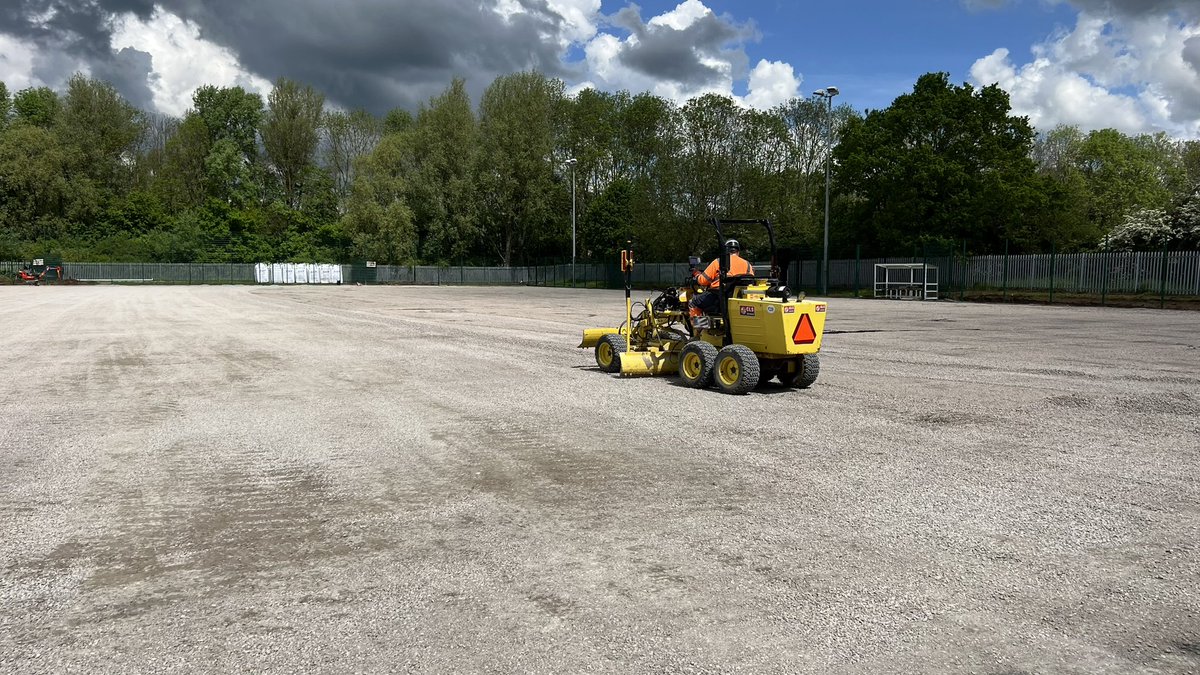 DFearnclssports's tweet image. @CLSsport &amp;amp; @PropitchL undertaking the regrading of an existing dynamic pitch @Kempston_Rovers using the @CLSSelfdrive dual grade #Lasergrader getting the pitch base back into the required tolerance 
#dynamicbase #3Gpitch #communityuse