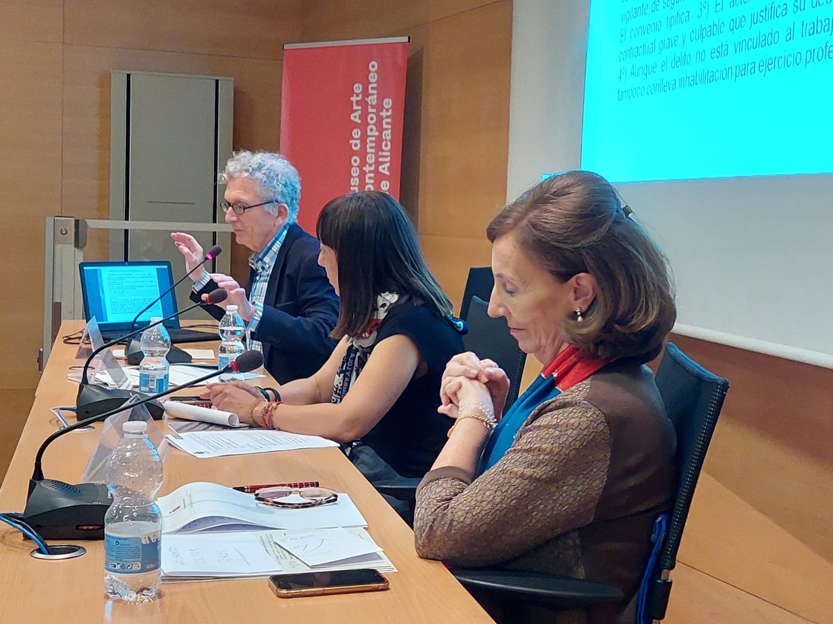 ccoopv's tweet photo. 👉El magistrado del Tribunal Supremo, Antonio Sempere, interviene en la mesa sobre cuestiones cruciales de la negociación colectiva.

🗣️El V AENC orienta a las personas negociadoras; es muy completo, recoge materias como la discapacidad,  el género o las nuevas tecnologías. https://t.co/hT1ysAkUUC