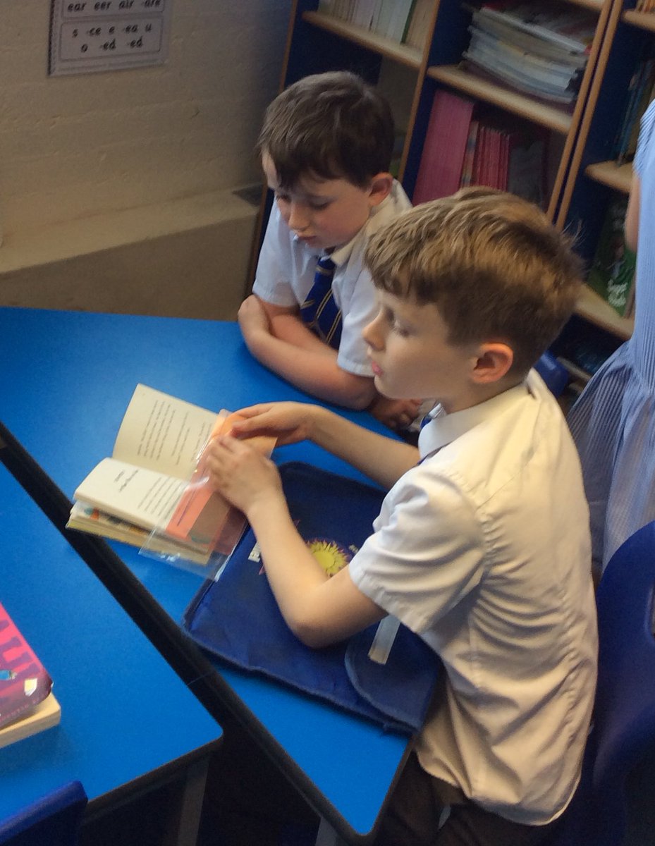 SPMVPineClass's tweet photo. A spot of buddy reading to start the afternoon. We love helping our friends become more confident in their reading skills. https://t.co/MmMMscX8ql