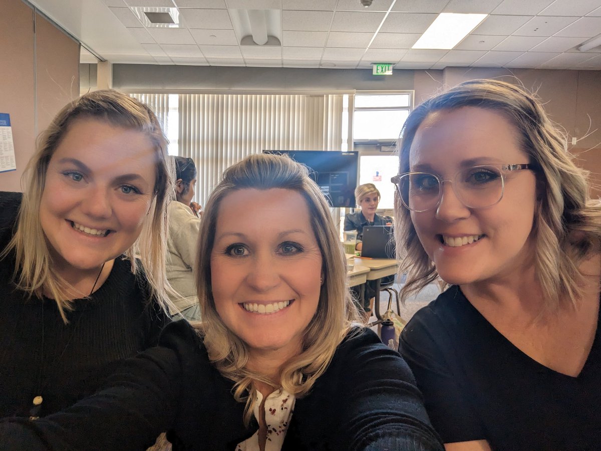 MrsFrenchHVES's tweet photo. AVID training in La Quinta was a lot of fun and we learned so much. https://t.co/VcmFHiZpc6