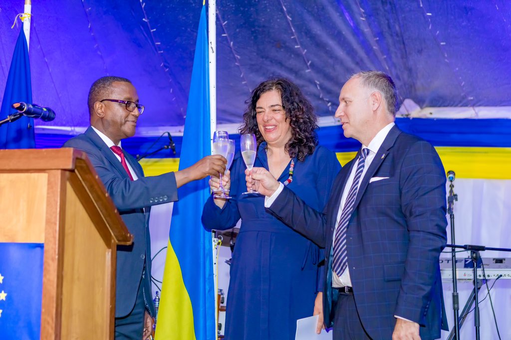 My first #EuropeDay in kigali! Thank you Hon. Minister @Vbiruta for joining the celebrations! 🇪🇺🇷🇼 A toast to our strong EU-Rwanda partnership!