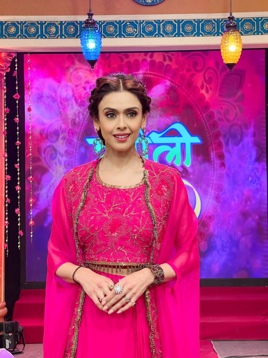 sareedotcom's tweet photo. Bollywood actress &amp; Rangoli anchor @IamHrishitaBhat  spotted in a chic bright pink lehenga coordinate paired with a Kaftan style jacket from https://t.co/IMavFsNICF.

Discover your distinguished statement outfits from our exquisite designer range!

#fashion #celebrity #ethnic https://t.co/o85RWfYd3Q