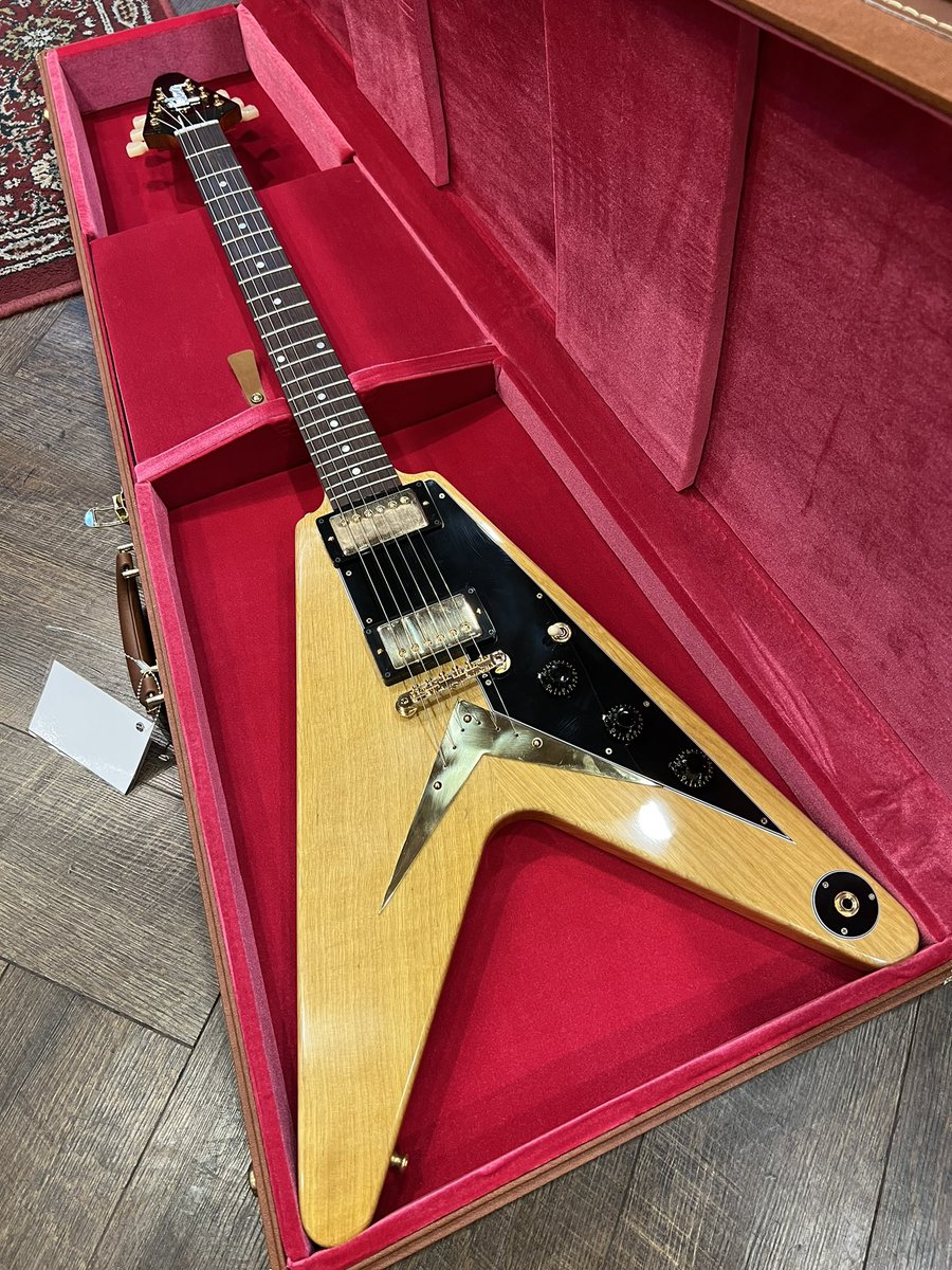 1484ssbs's tweet photo. 【サウンドメッセ in 大阪 2023】

Gibson Custom Shop
1958 Flying V Korina Black Pickguard

サウンドメッセのために希少なコリーナVを用意しました🎉🎉🎉

新品でゲットできます🔥

商品ページはこちら💁‍♂️
https://t.co/QdNyScIYNU

#サウンドメッセ #soundmesse https://t.co/W7ioGEaVo0