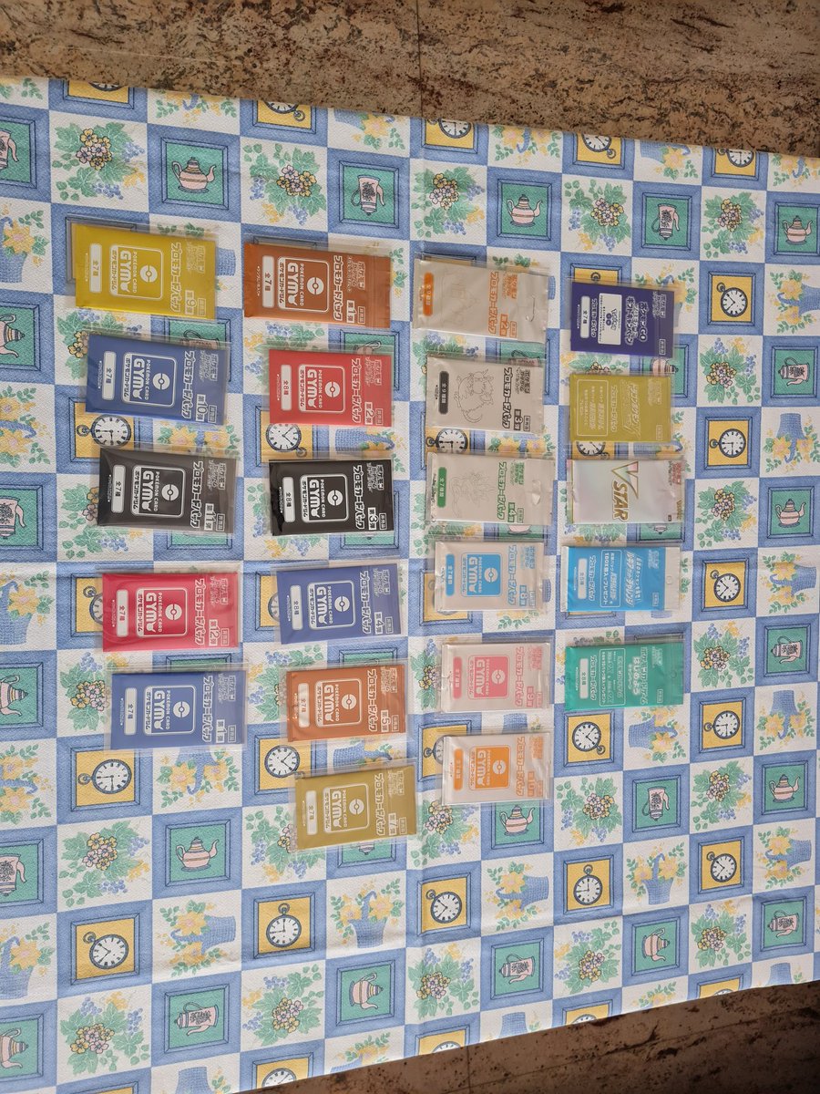 womez45's tweet photo. Organizando la coleccion despues de comprar algunos sobres en @POKEMILLON https://t.co/RIog7snWhh