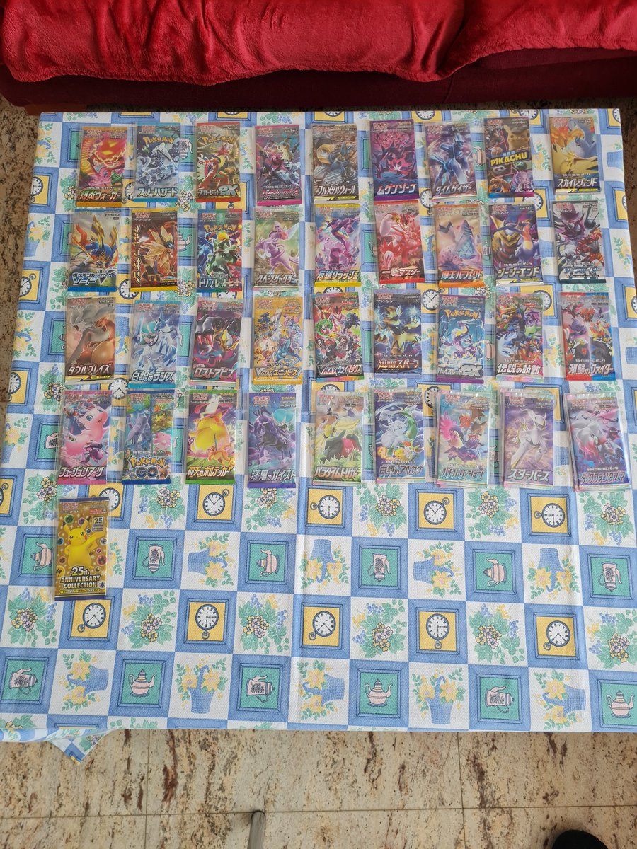 womez45's tweet photo. Organizando la coleccion despues de comprar algunos sobres en @POKEMILLON https://t.co/RIog7snWhh
