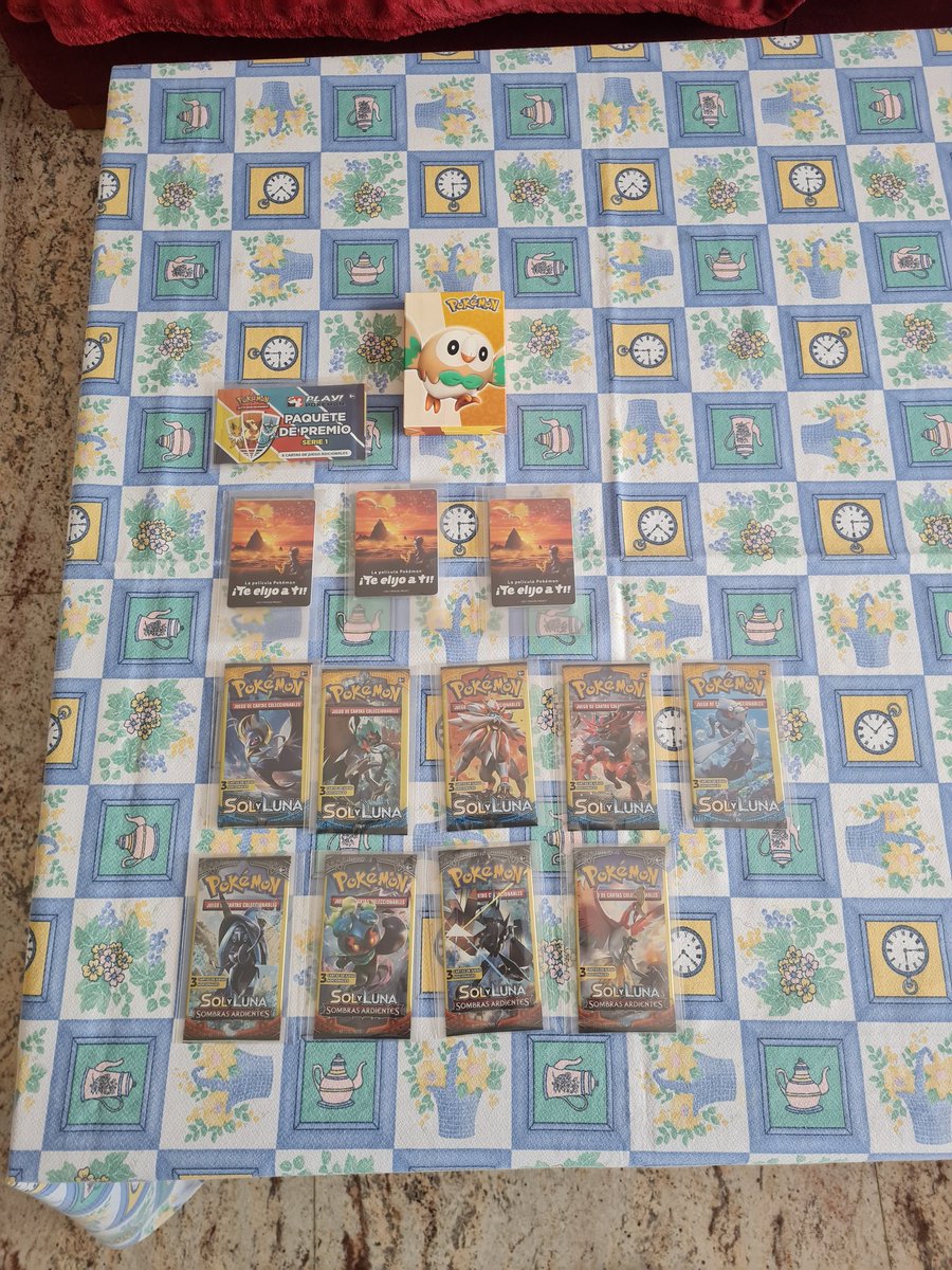 womez45's tweet photo. Organizando la coleccion despues de comprar algunos sobres en @POKEMILLON https://t.co/RIog7snWhh