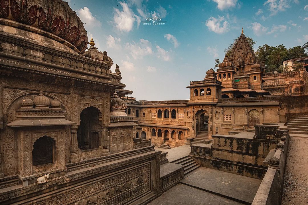 MPTourism's tweet image. Thank you @vastuchitra for capturing the beauty of Ahilya fort, Maheshwar.

#AhilyaFort #AhilyaBaiHolkar #Maheshwar #MadhyaPradesh #UGC #Architecture #MPTourism #MadhyaPradeshTourism #IncredibleIndia #HeartofIndia #DekhoApnaDesh