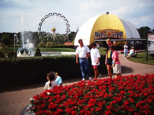 PWHPlace's tweet photo. #PWH40 Pleasurewood Hills has been home to some fantastic attractions over the years! https://t.co/HpLo6VJbZY