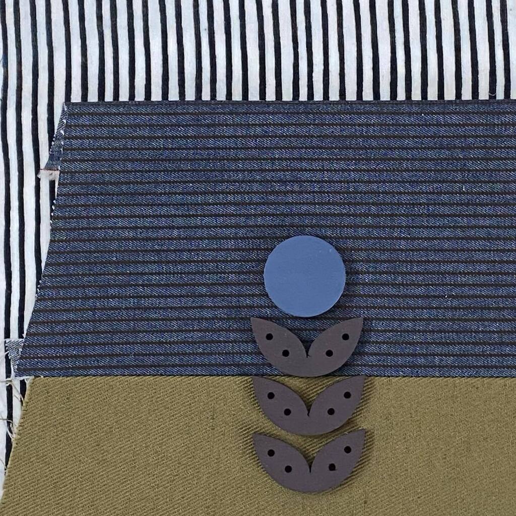 L I N E S + S H A P E S

i’ve been awol - has anyone noticed?! 

just so busy doing 17 things at once - i had a fab afternoon yesterday painting my bud &amp; leaf shape wooden buttons &amp; making pattern &amp; plain fabric partners for one my current works in progr… instagr.am/p/CsGhmJcNfiM/