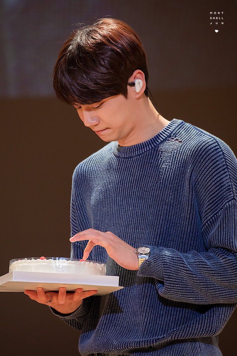 montshell_jun's tweet photo. 🍫[20230507] 일본 팬미팅 포토타임📷 #이준영 #LeeJunYoung #준 
🎂먹고싶어........냠
@1ee_Jun_Yxxng @Leejunyoung_JP https://t.co/mbVwGhygsX