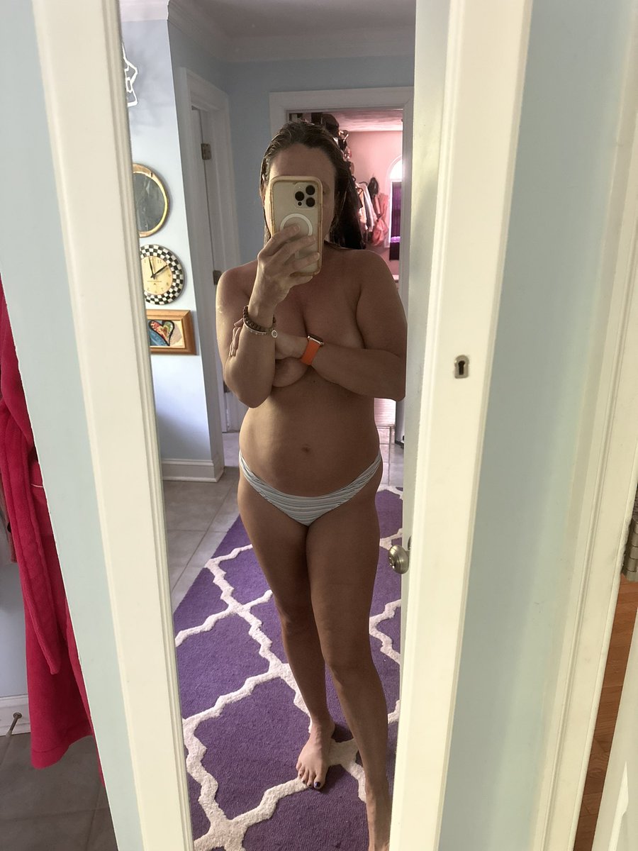 Beachboundxoxo's tweet photo. Good morning!  I accidentally just sent this picture to “the wrong person” so I figured I’d share it with the five of you. https://t.co/UHDoNBP7y5