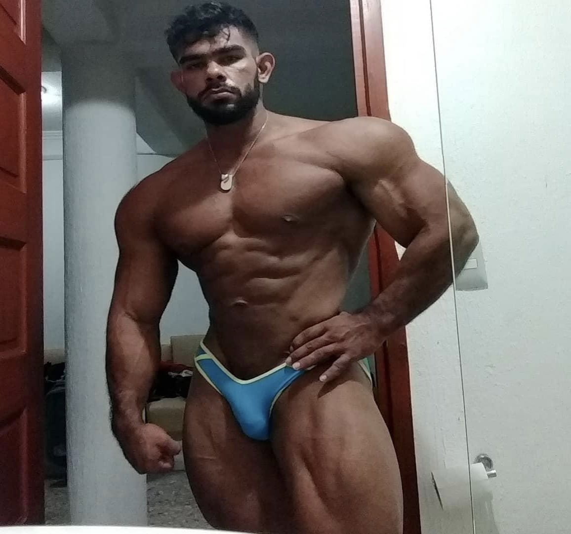 ☀️Asi amanecimos hoy ,un poco más apretados 
16 weeks out ,que opinan ?

🌠video  en instagram /síganme 👇💪

instagram.com/reel/CrjLbdvRl…

💥🔥asesoria en línea manda dm📩📩para más info 💥🚀send dm 📩for online Coaching only👌
