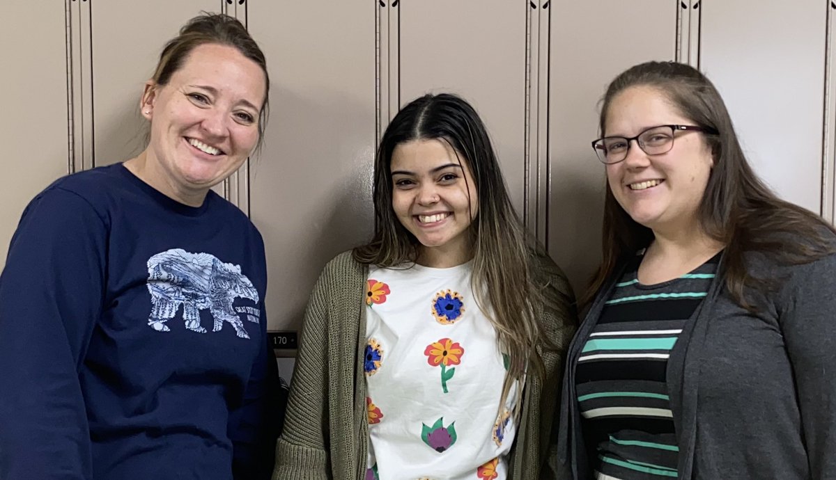 CfcsSusan's tweet photo. Itโs a triple treat for students at PJ Jacobs Junior High this semester! #UWSP #FCSed student teacher, Lily, is mentored by #FCS pros, Karla and Hannah. #ThankATeacher #TeacherAppreciationWeek #SayYestoFCS #FCSsuccess https://t.co/JsUG22gxWZ