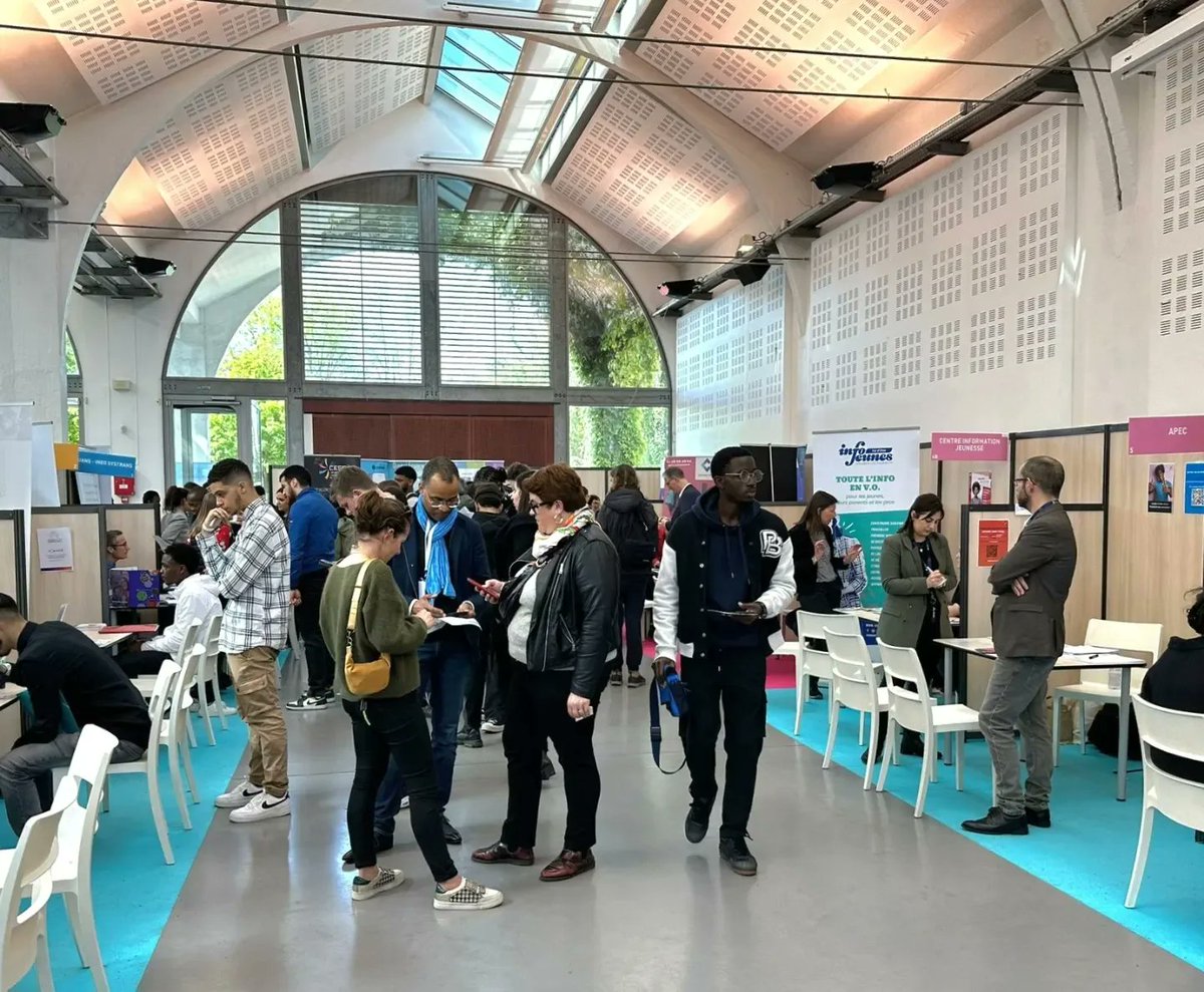 CEEVO95's tweet photo. #valdoise / #iledefrance / #cese95 / #cergypontoise / #eragnysuroise / #Ceevo95 : 
Participation du CEEVO au Forum Recrut' alternance, organisé par le Carrefour Enseignement Supérieur Entreprises du Val d'Oise (CESE95), Cergy-Pontoise, et Eragny-sur-Oise -
https://t.co/q7sG6deJBI https://t.co/ZKTPzF8NZ4