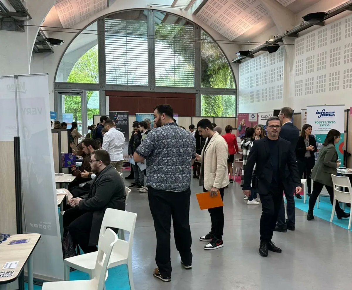 CEEVO95's tweet photo. #valdoise / #iledefrance / #cese95 / #cergypontoise / #eragnysuroise / #Ceevo95 : 
Participation du CEEVO au Forum Recrut' alternance, organisé par le Carrefour Enseignement Supérieur Entreprises du Val d'Oise (CESE95), Cergy-Pontoise, et Eragny-sur-Oise -
https://t.co/q7sG6deJBI https://t.co/ZKTPzF8NZ4