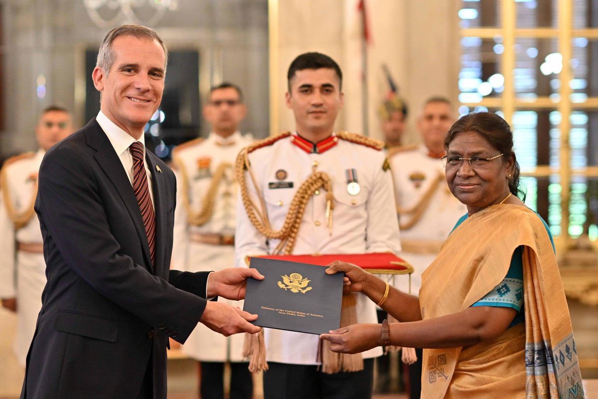 Welcome to incredible India 🇮🇳🤝🇺🇸 @ericgarcetti @USAndIndia 💐 His deep affection and understanding of Indian people will help strengthen the bond between the largest and oldest democracies!