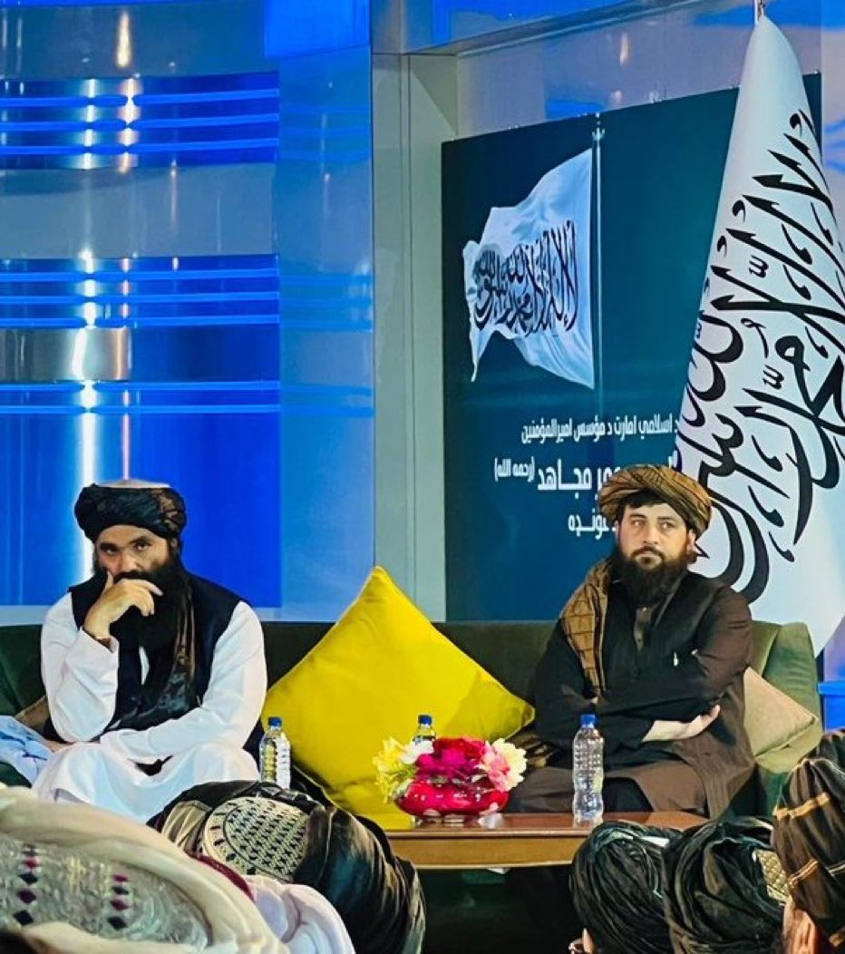 SafiaAlkozay's tweet photo. د دا غازی وروڼو انځور ټولو مبارزینو نشر کړی وو نو ما هم په ویاړ سره ستاسو سره شریک کړی❤️🏳️❤️🏳️ https://t.co/HSQRV0qaAD