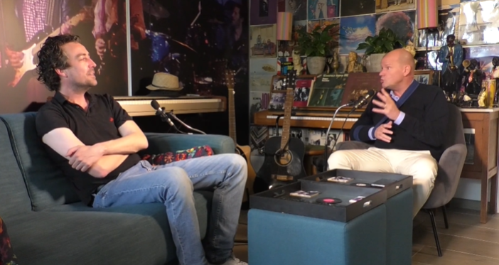 Uitzending gemist: In deze aflevering van ‘In Gesprek Met’ is pianoleraar/muzikant Nick van der Schoot, te gast bij Jan-Willem van den Akker in de Media Presentaties studio. dtvnieuws.nl/televisie/gemi… #tvprogramma #muziektalkshow