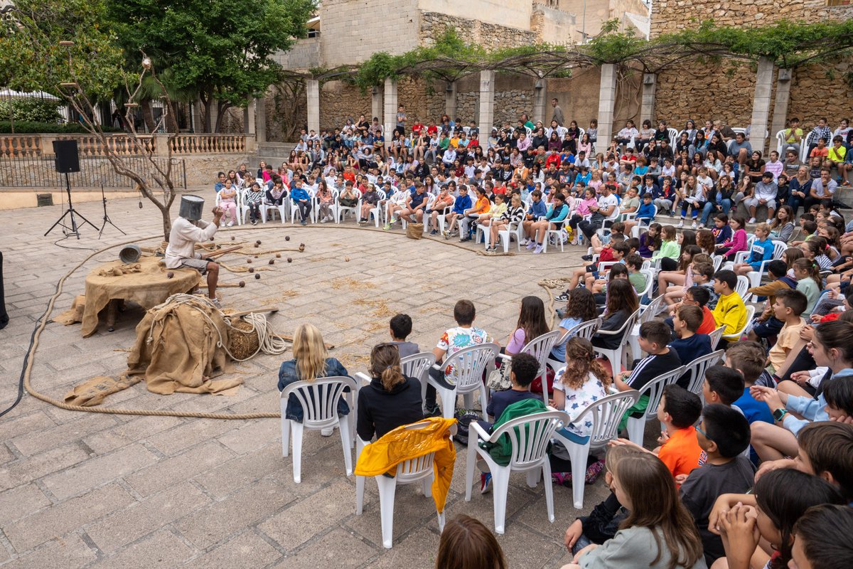 teatrearta's tweet photo. 📣 🎪Més de 800 escolars del municipi d'#Artà podran gaudir i assistir aquests dies a les diverses funcions matinals programades especialment per a ells, amb motiu del #CoolDaysFestival.
📸Fotos: Agustí Torres
#CoolDaysFestival #Circ #Baldufa https://t.co/kyVQmTqgWm