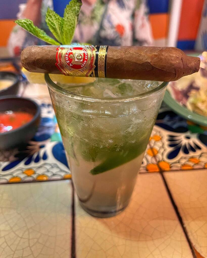 braddog's tweet photo. Tacos, Mojitos, and Fuentes for dinner!
#mojito #arturofuente #arturofuentecigars #cocktails #bluetequila #cigars #cigarculture #cigaroftheday #cigarphotos #distinguishedruffian https://t.co/6EBUycJuIN https://t.co/8Xmt2nTG8l
