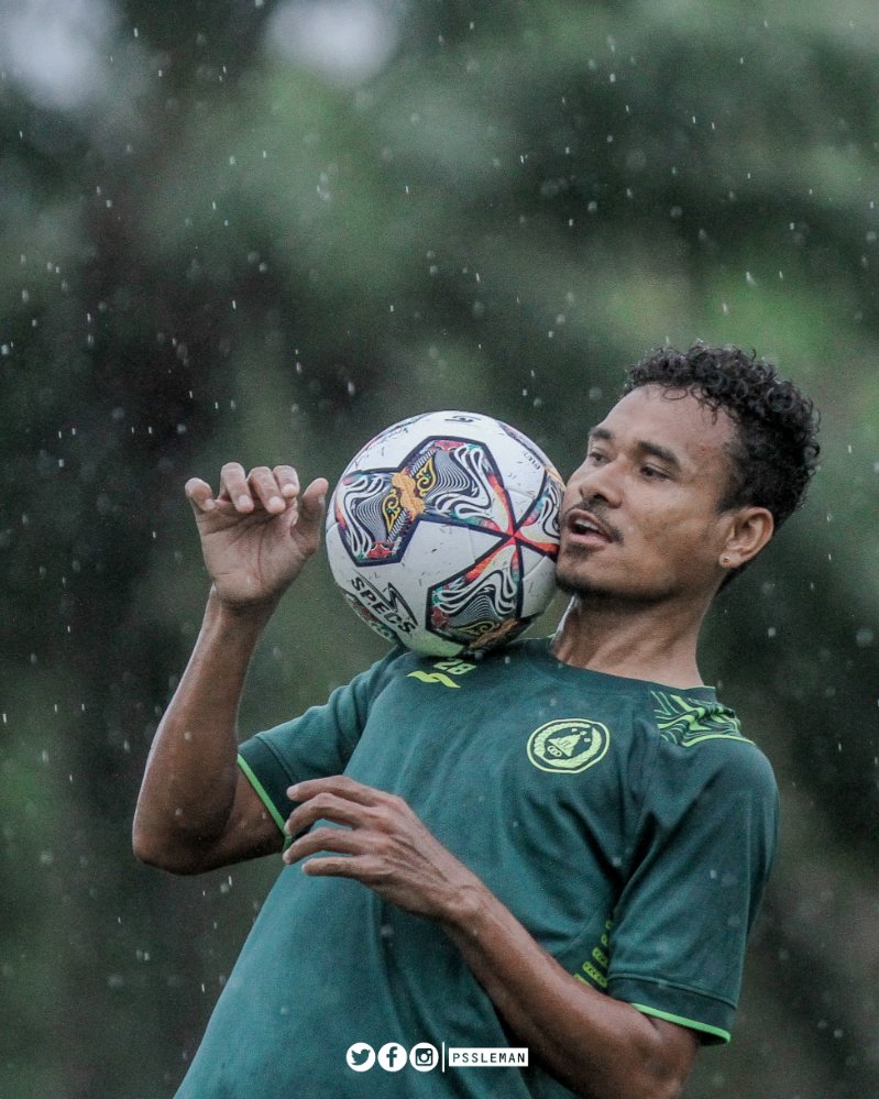 PSSleman's tweet image. Haris dan Baha sudah kembali bergabung bersama tim untuk sesi latihan sore tadi.

Tetap semangat meski diguyur hujan lebat, penggawa! 🦅

#PSS #UnityForOurGlory
