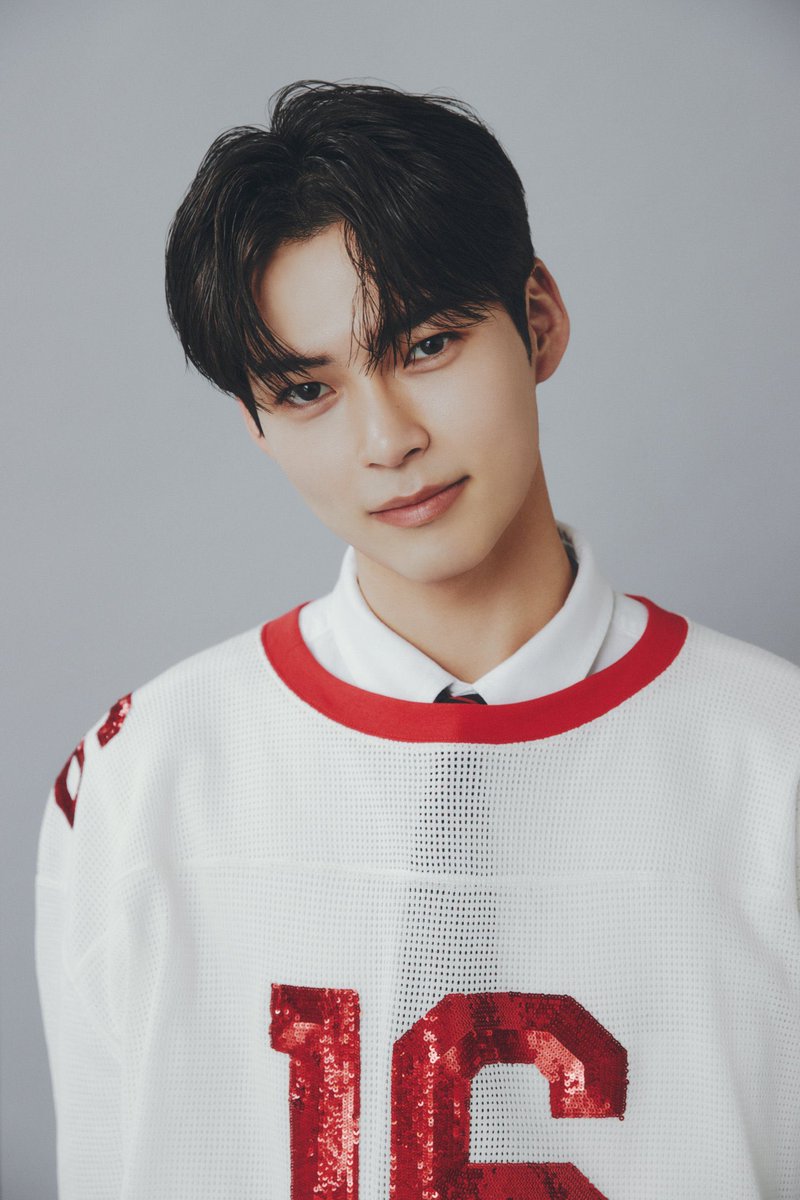 Sung Hanbin has been announced as the leader of ZEROBASEONE.