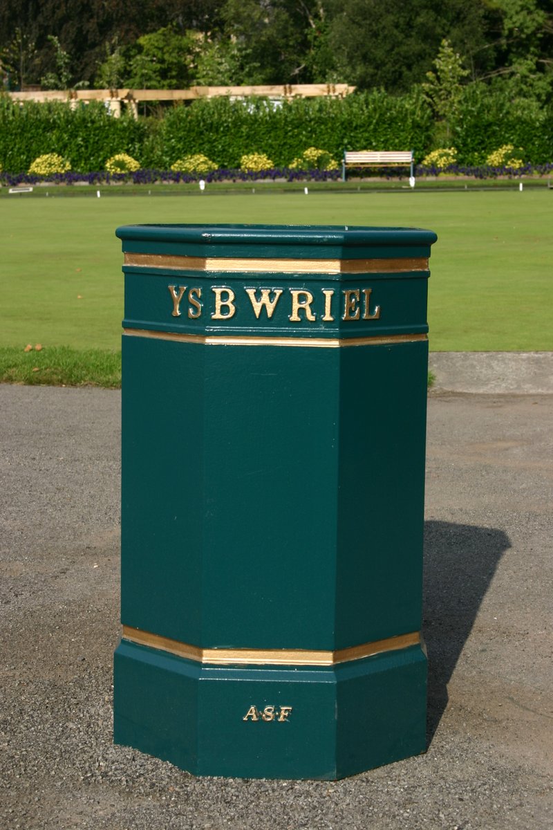 THROWBACK THURSDAY: Parc Tredegar &amp; Parc Bell Vue in Newport, bespoke seating, bi lingual signage and bi lingual litterbins. Don't ask me the year but it's over 25 years ago now. #ASF #parctredegar #bilingual #bespoke