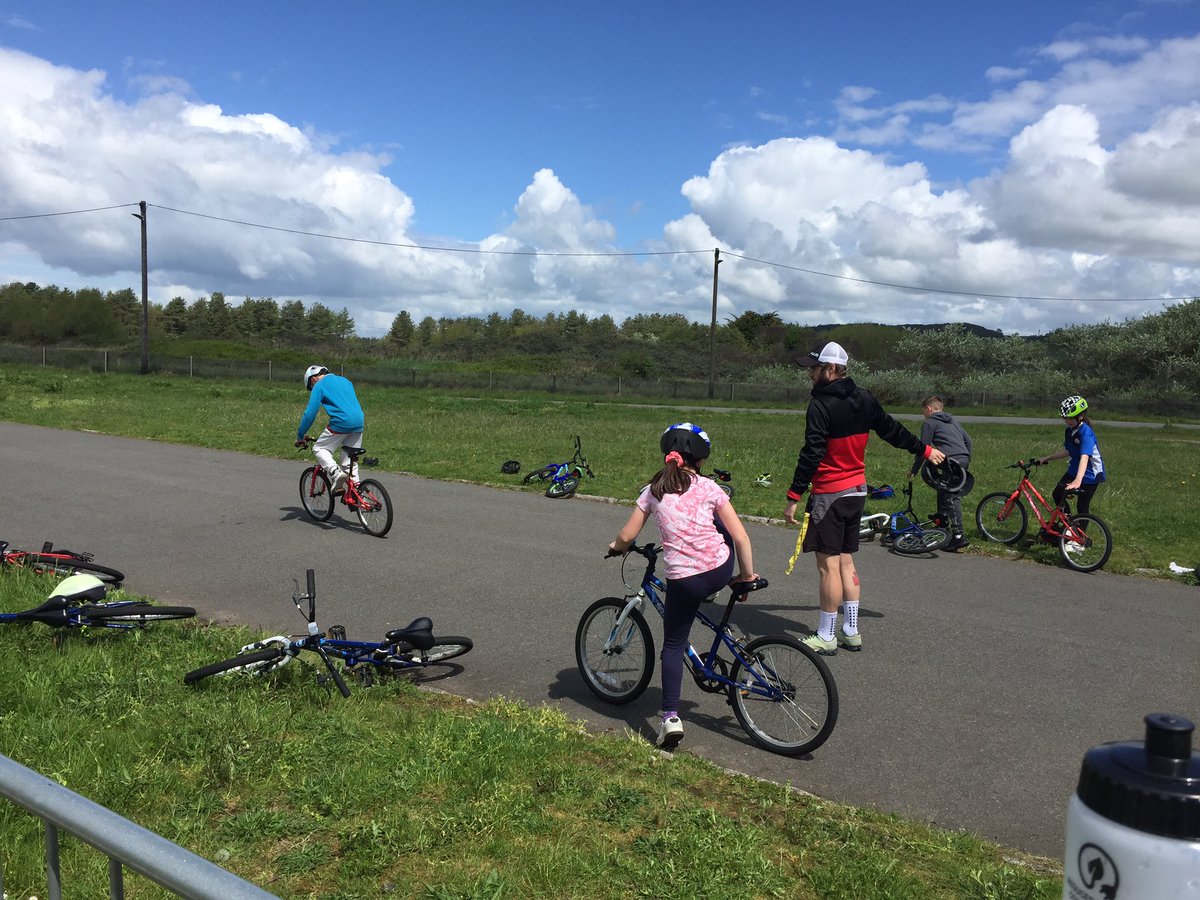 BPortPrimary's tweet image. Fantastic effort from our Tîm Elkington pupils who took part in the @actifsirgar Go-tri Duathlon at Pembrey Country Park today! Da iawn plant - a lot of tired legs now! 🏃‍♀️🏃‍♂️👏 #healthylifestyle #keepingfit #feeltheburn!