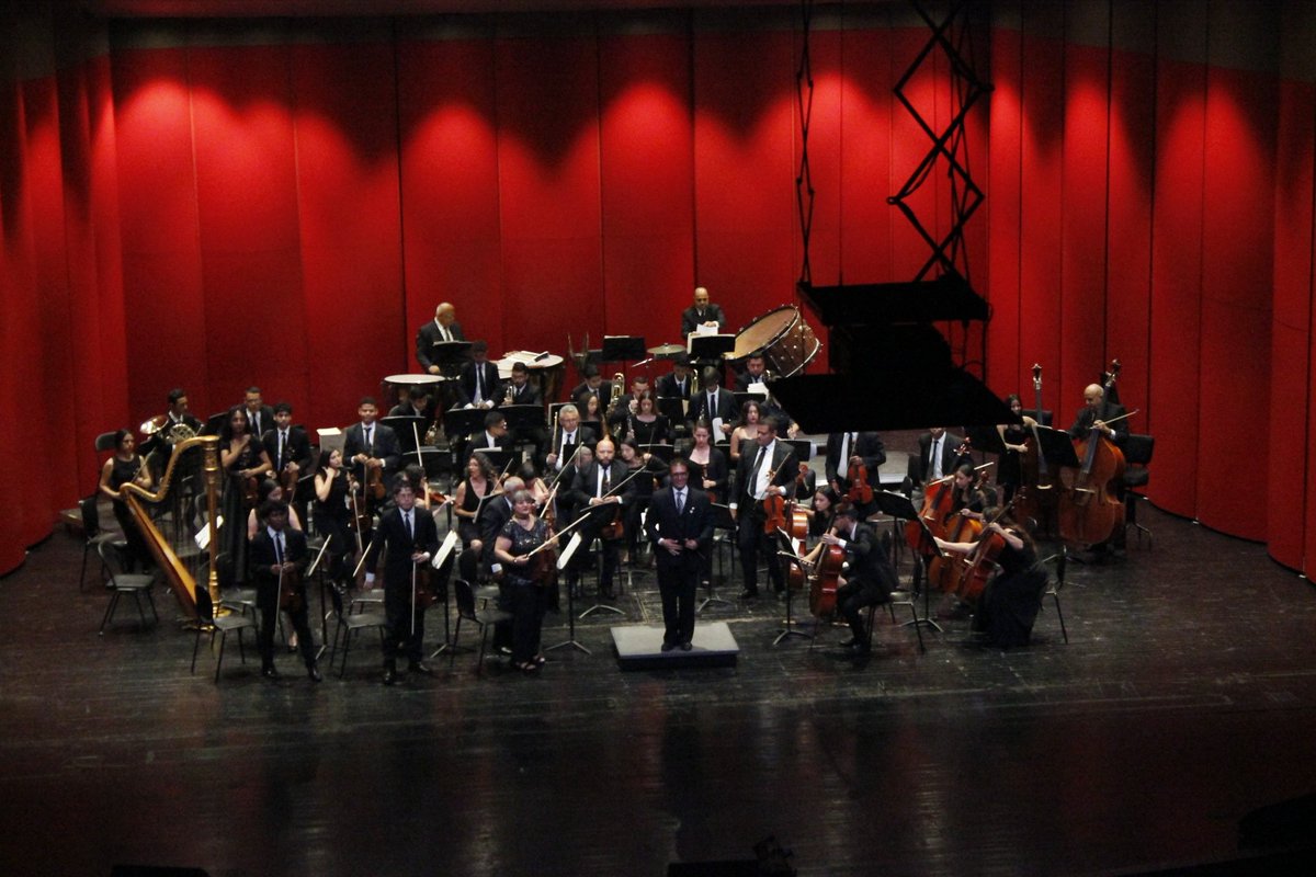 Teatro de la Ópera de Maracay tweet media