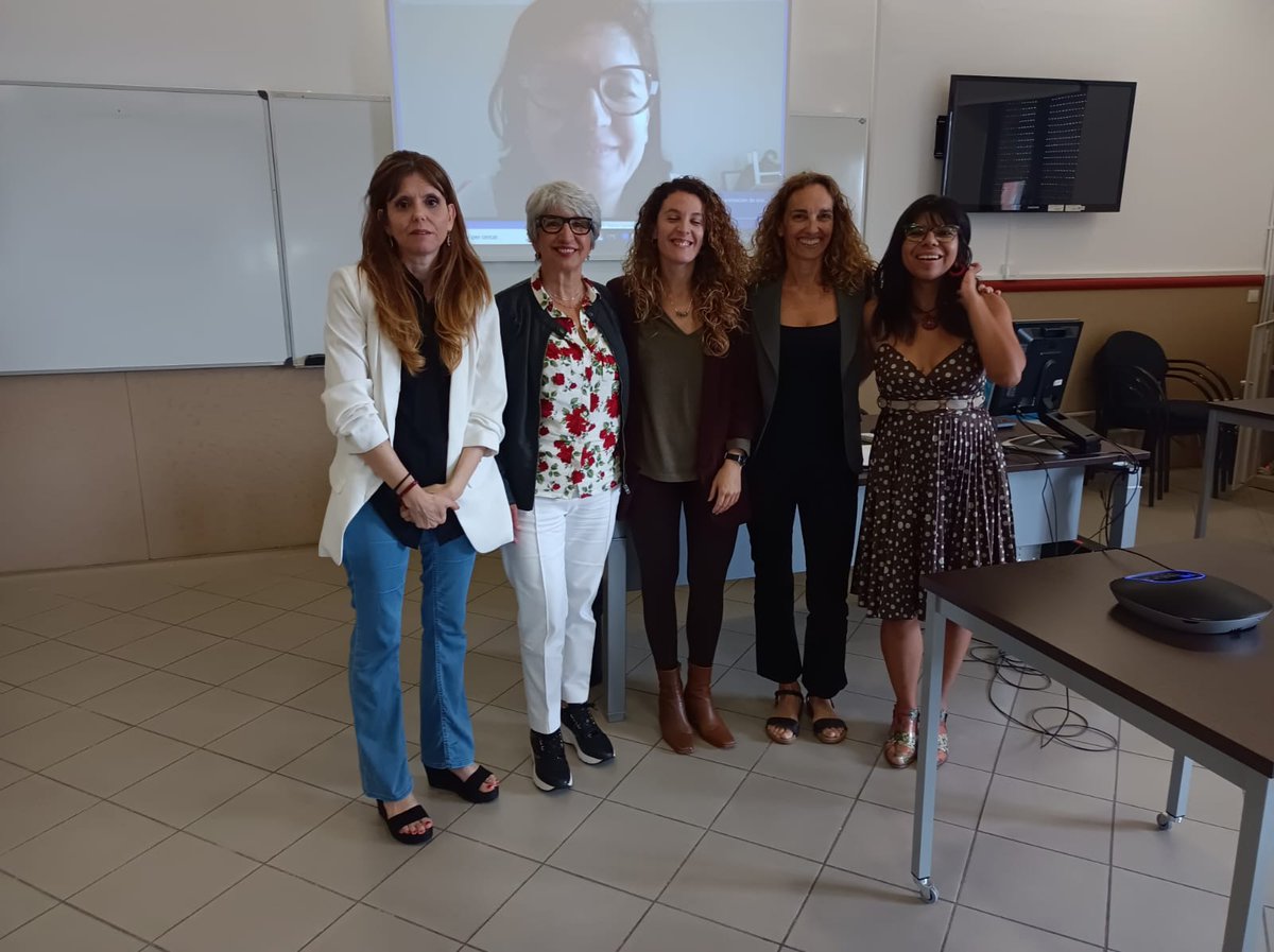 Excel.lent tesi doctoral: “Corre, Trepa, Lanza y Chuta como una Chica”. Análisis del sexismo en la práctica físico-deportiva, a càrrec de la doctoranda Loreto Chihuailaf-Vera.
Un tribunal de luxe! @TrinyDonoso <a href="/angelinasamarti/">Angelina Sánchez Martí</a>