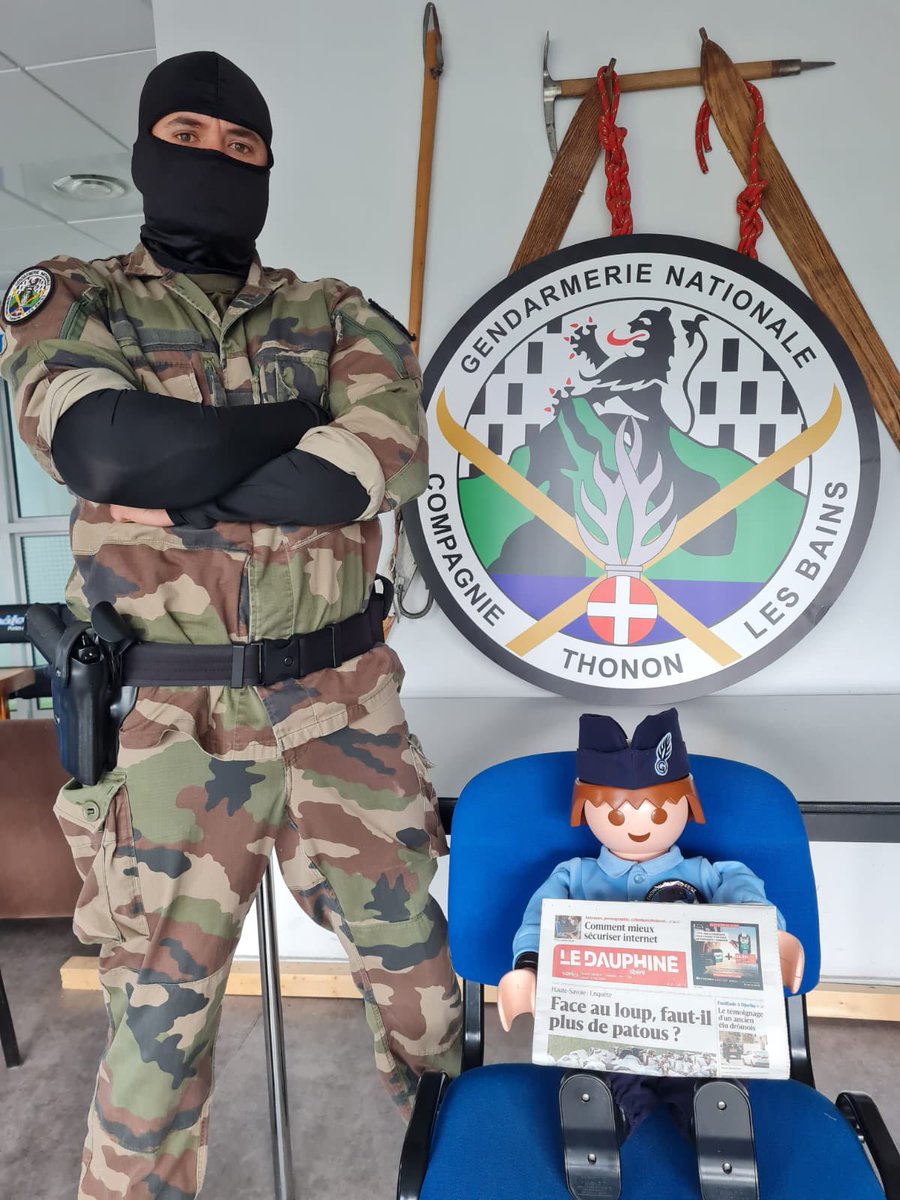 Gendarmerie_074's tweet photo. 🚨ALERTE INFO🚨
En avant les histoires... 

Enlèvement ce matin de Bill notre GendPlaymobil. 
La demande de rançon vient de tomber, Bill pour l'heure a l'air de conserver le sourire🙏

Les négo sont en cours, ne relayez pas ce message au risque d'un renvoi pièce par pièce 🧩  1/2 https://t.co/zvI8o6yjEn