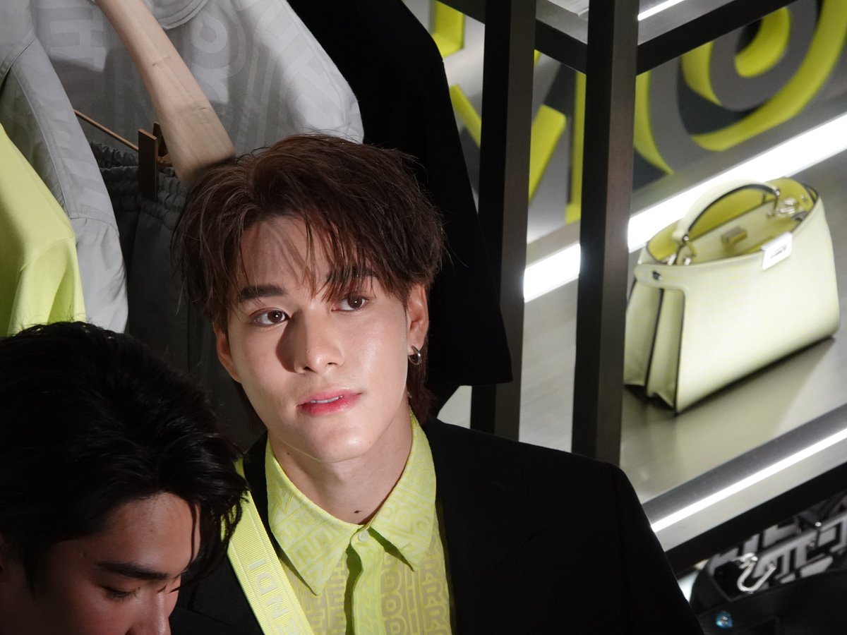 21gSoull's tweet photo. Grateful to have you in Hong Kong🥹

#hirunkit_
#FENDI
#MarcJacobsXFendi https://t.co/Q9OXhWQbkN