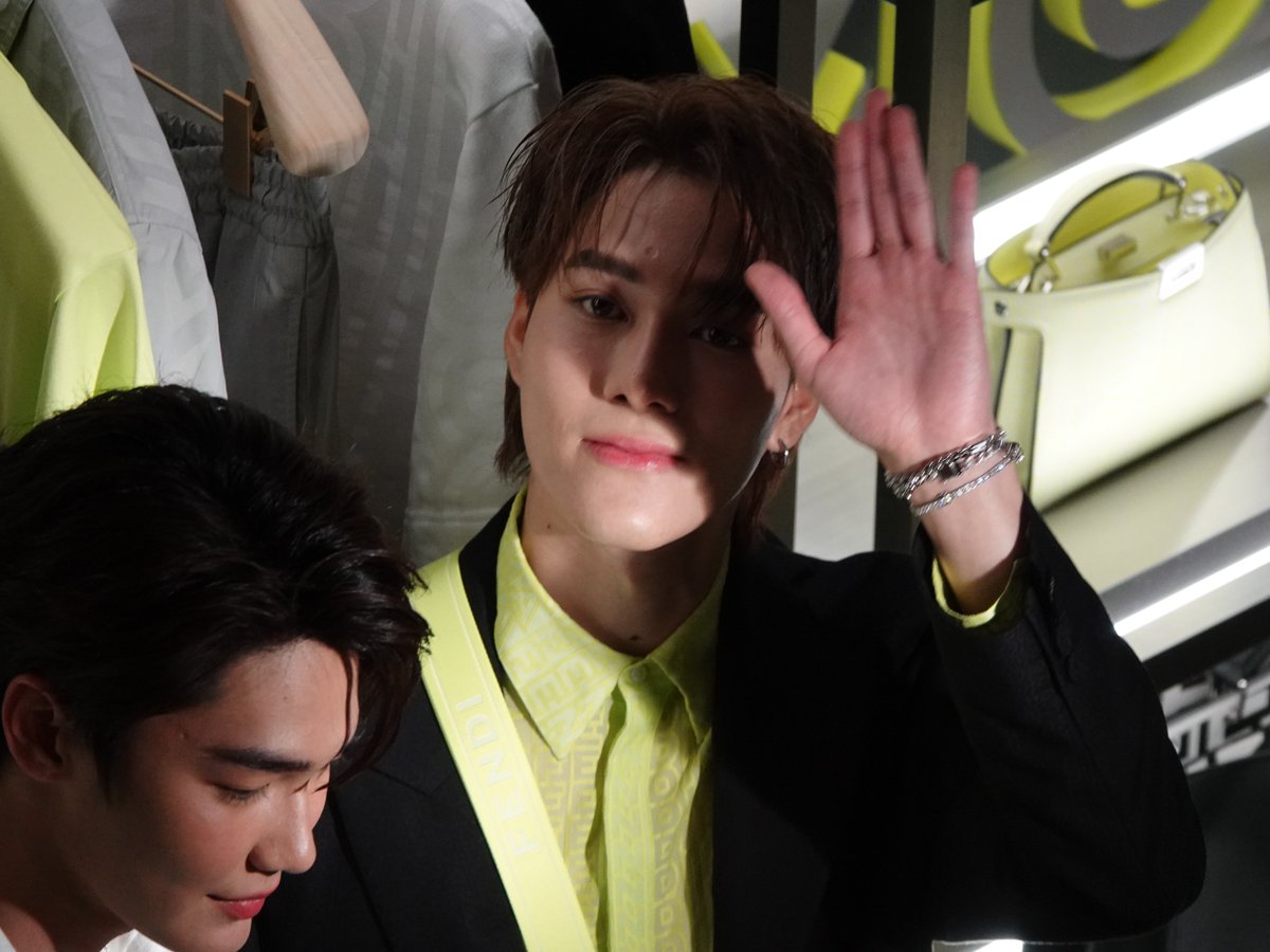 21gSoull's tweet photo. Grateful to have you in Hong Kong🥹

#hirunkit_
#FENDI
#MarcJacobsXFendi https://t.co/Q9OXhWQbkN