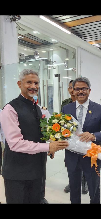 MdShahriarAlam's tweet photo. Always a pleasure to welcome @DrSJaishankar who has always supported @IOC_IF, this time hosted by @BDMOFA in Dhaka. Looking forward to his exchanges and share ideas for greater regional prosperity. https://t.co/Zh7fxIMJQp