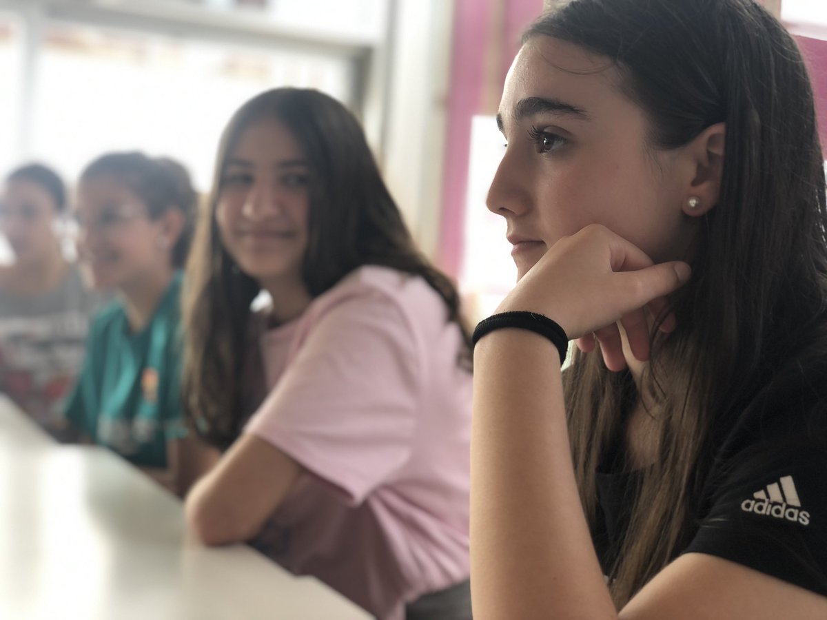 SandraMDCprat's tweet photo. 1r ESO fent bodyboard i aprenent les primeres bases del manual de navegació. #escolamdc #mdcteam #Escolamdc #escolamdcprat #mdcprat https://t.co/XmTlFC36CI