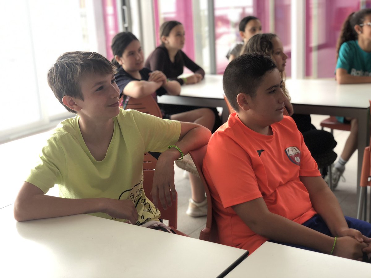 SandraMDCprat's tweet photo. 1r ESO fent bodyboard i aprenent les primeres bases del manual de navegació. #escolamdc #mdcteam #Escolamdc #escolamdcprat #mdcprat https://t.co/XmTlFC36CI