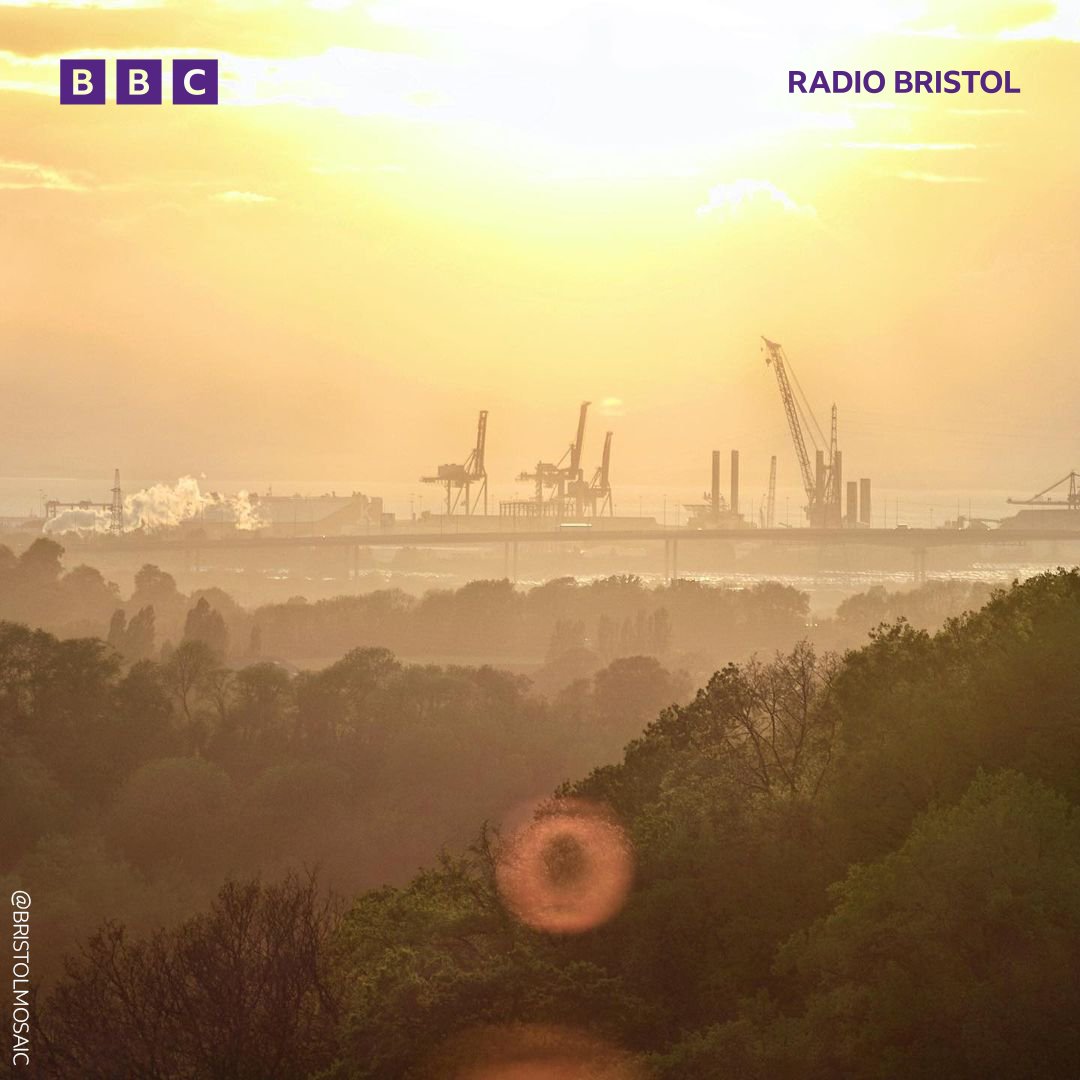 BBCRB's tweet photo. Now THAT is a sunset 🤩
A wonderful view from The Downs towards Avonmouth 🌅

📸 @BristolMosaic https://t.co/7lJqZKE0oQ