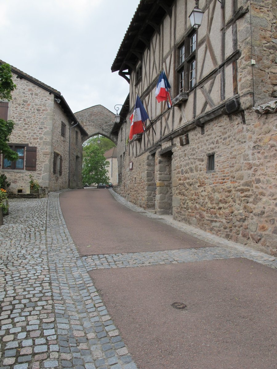 French_Courses_'s tweet photo. Hier nous avons visité le village Le Crozet sur la côté roannaise. Un endroit hors du temps ! / Yesterday we visited the village Le Crozet on the Roanne side. A place out of time!
#visitFrance #Frenchcountryside #historicalvisits https://t.co/MboPPtf0Qa