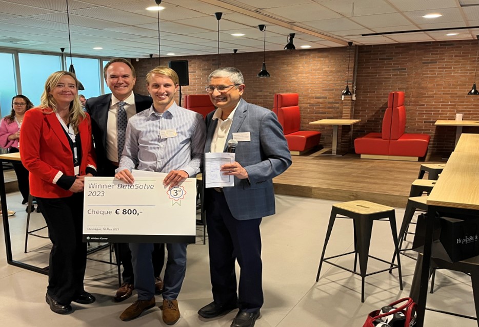 Wolters_Kluwer's tweet image. Wolters Kluwer #DataSolve Netherlands competition winners announced! Congrats to @TilburgU&apos;s Sebastian Rincon for top prize, and @tudelft team Philip Templeman, Lars van Blokland, Adrian Kuiper &amp;amp; Donghang Lyu for first runner-up. Sietse Schröder from @UniLeiden takes third!