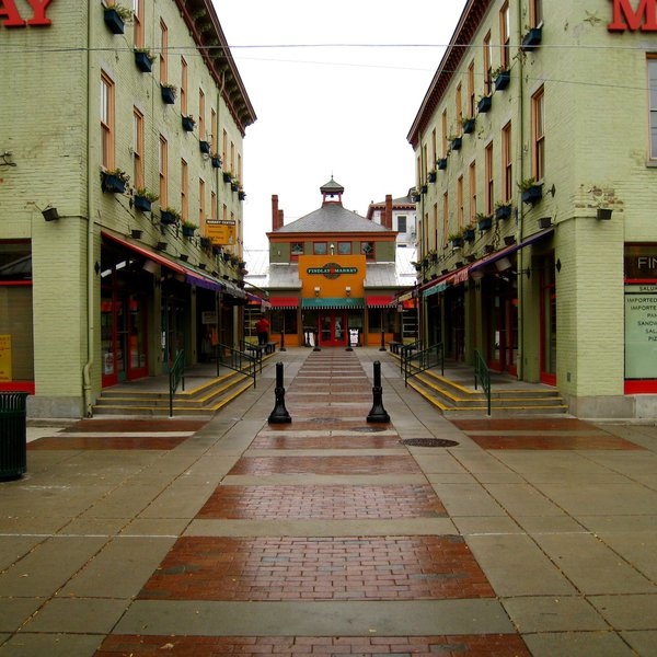 Markets were once a vital part of everyday life in Cincinatti. Today only one of the city's nine historic 19th century markets remain. Learn about the rise and fall of Cincinatti's markets in our blog post on Findlay Market.

citydays.com/places/findlay…

#Cincinatti #Ohio