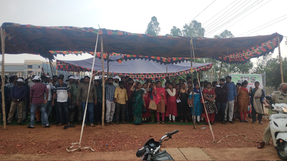 JPSWELFAREKMM's tweet photo. ఖమ్మం జిల్లా కేంద్రంలో 14 వ రోజు జూనియర్ పంచాయతీ కార్యదర్శుల సమ్మె. @tpsf2019 #Jps_Ops_regulirisation #JPSRegularisation #JPS_OPS_Regularisation https://t.co/TfsF2R5eAP